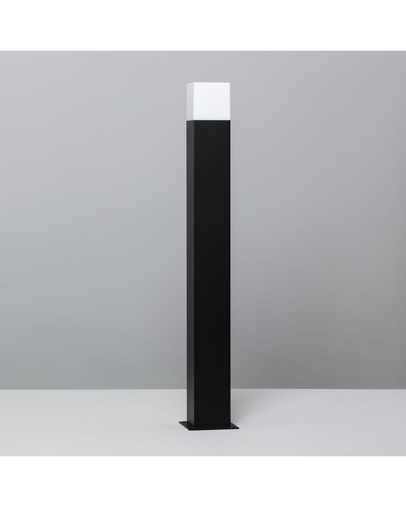 Balise Extérieure en Saillie sur Pied 74cm Augusta Noire avec Prise Type F Schuko